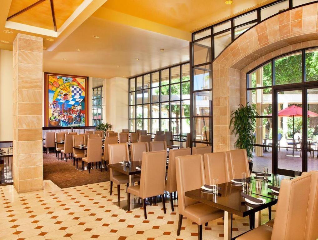 Sheraton Crescent Hotel Phoenix Exteriör bild